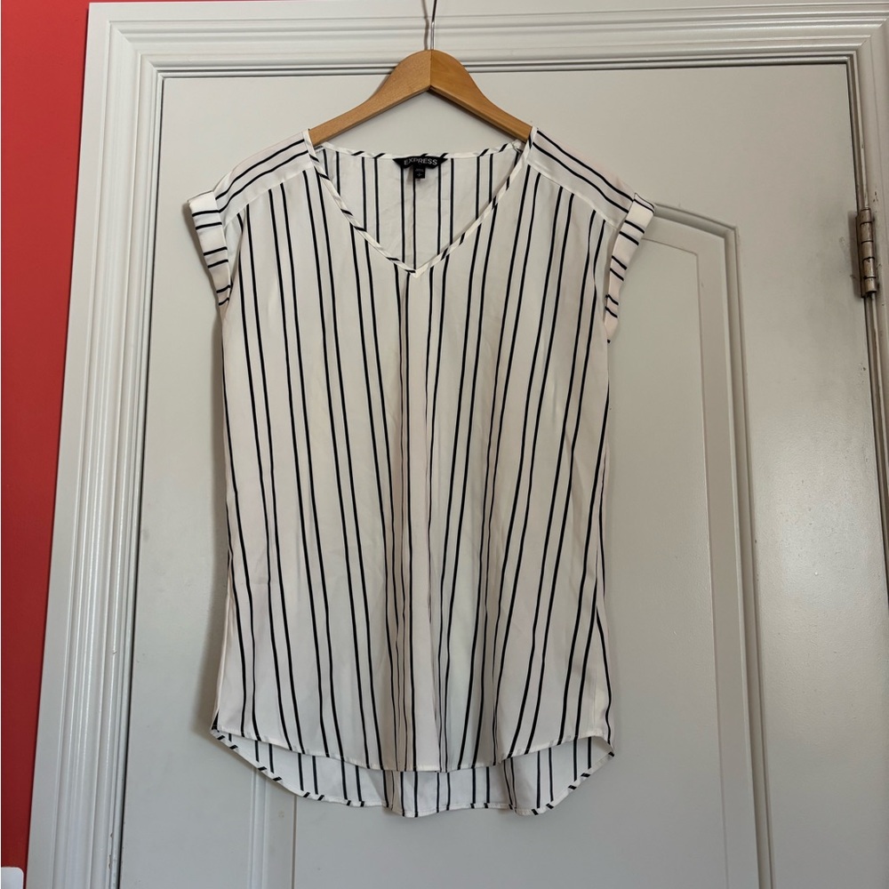 EXPRESS Women’s  Striped V-Neck Navy Striped Blue Top. Size Small.
